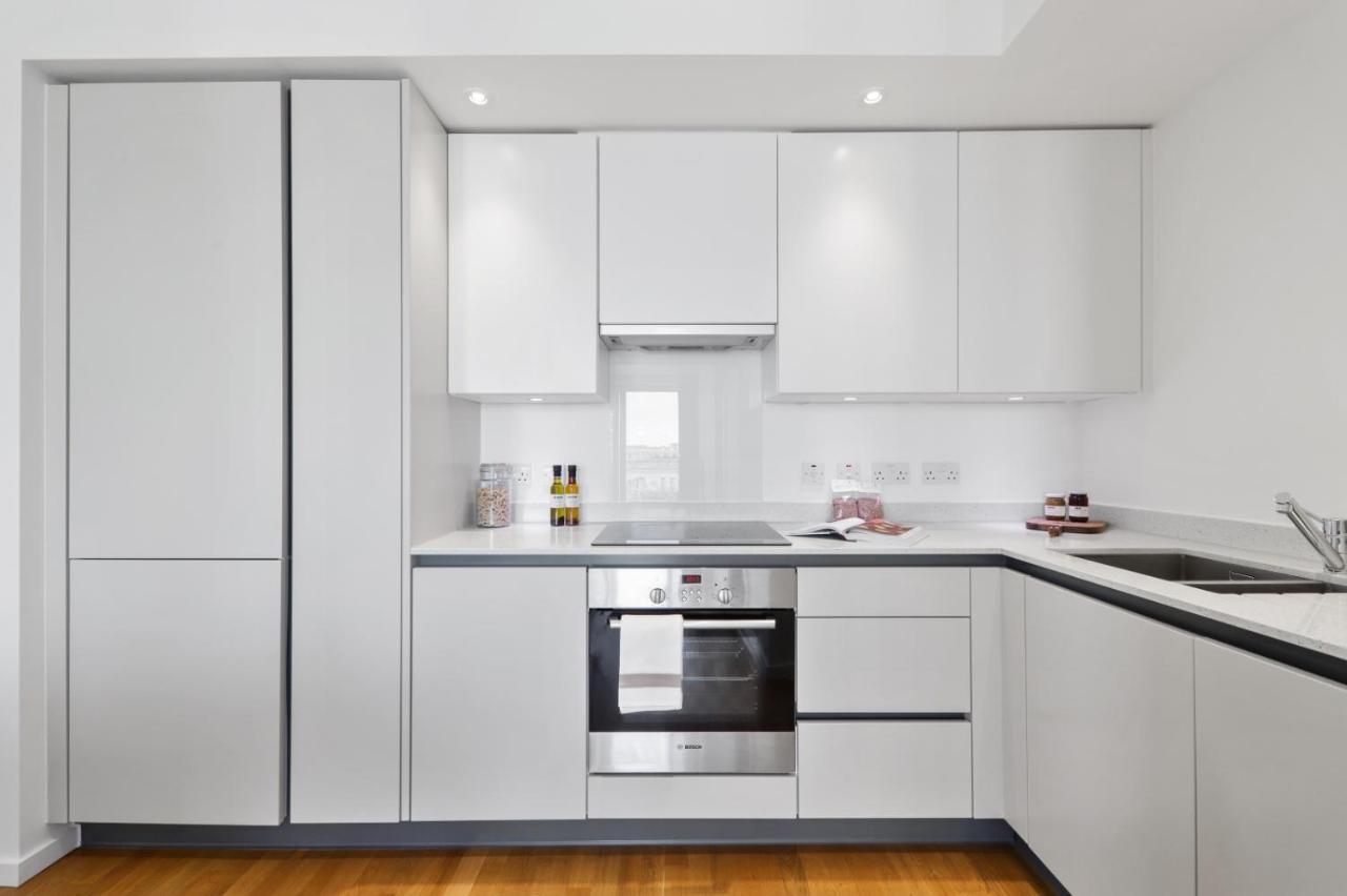 Ellie N Conys 3 Bedroom With 2 Bathrooms, An Ensuite, Kitchen And Balcony In Stratford Westfield Appartamento