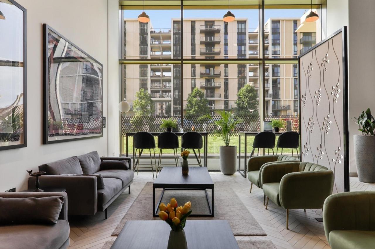 Ellie N Conys 3 Bedroom With 2 Bathrooms, An Ensuite, Kitchen And Balcony In Stratford Westfield Appartamento *